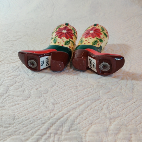 FIGI Christmas Cowboy Western Boots Salt And Pepper Shakers - Picture 4 of 6
